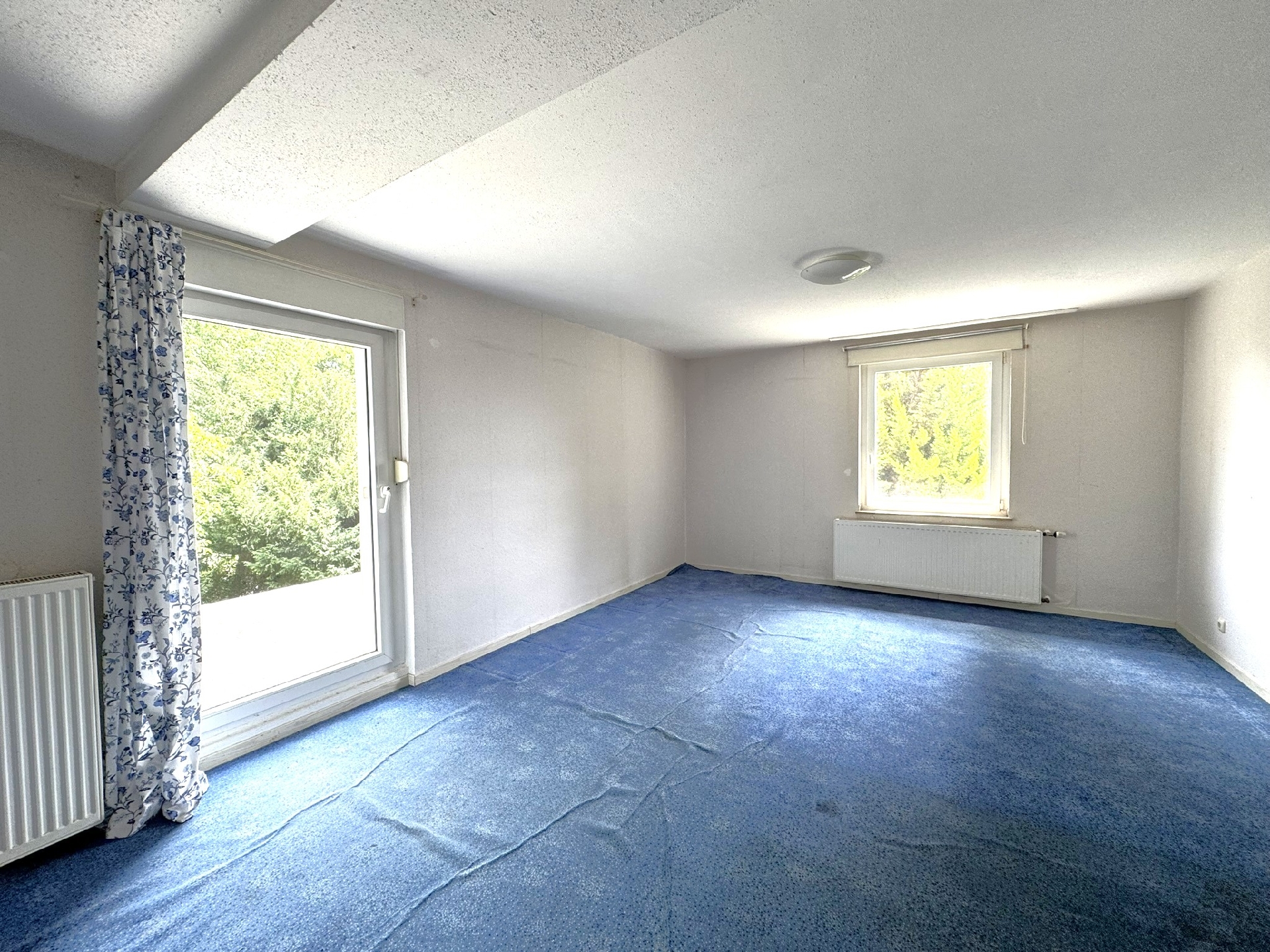 großes Schlafzimmer...