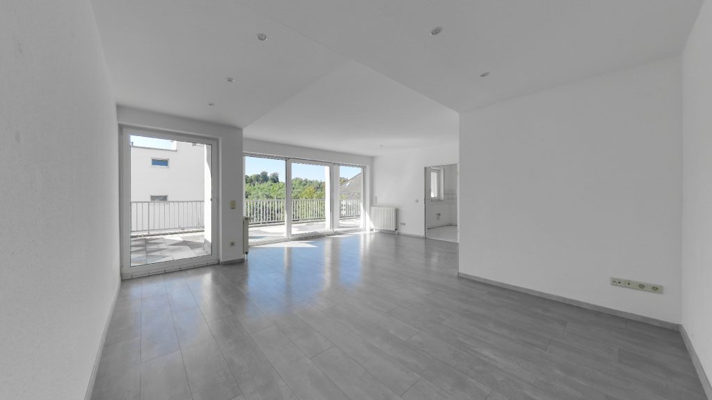 lichtdurchfluteter Wohnraum - Leerstand