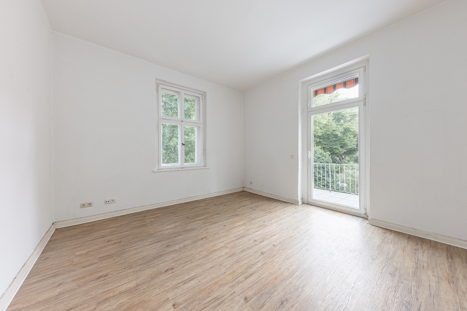 OG: Büro mit Balkon