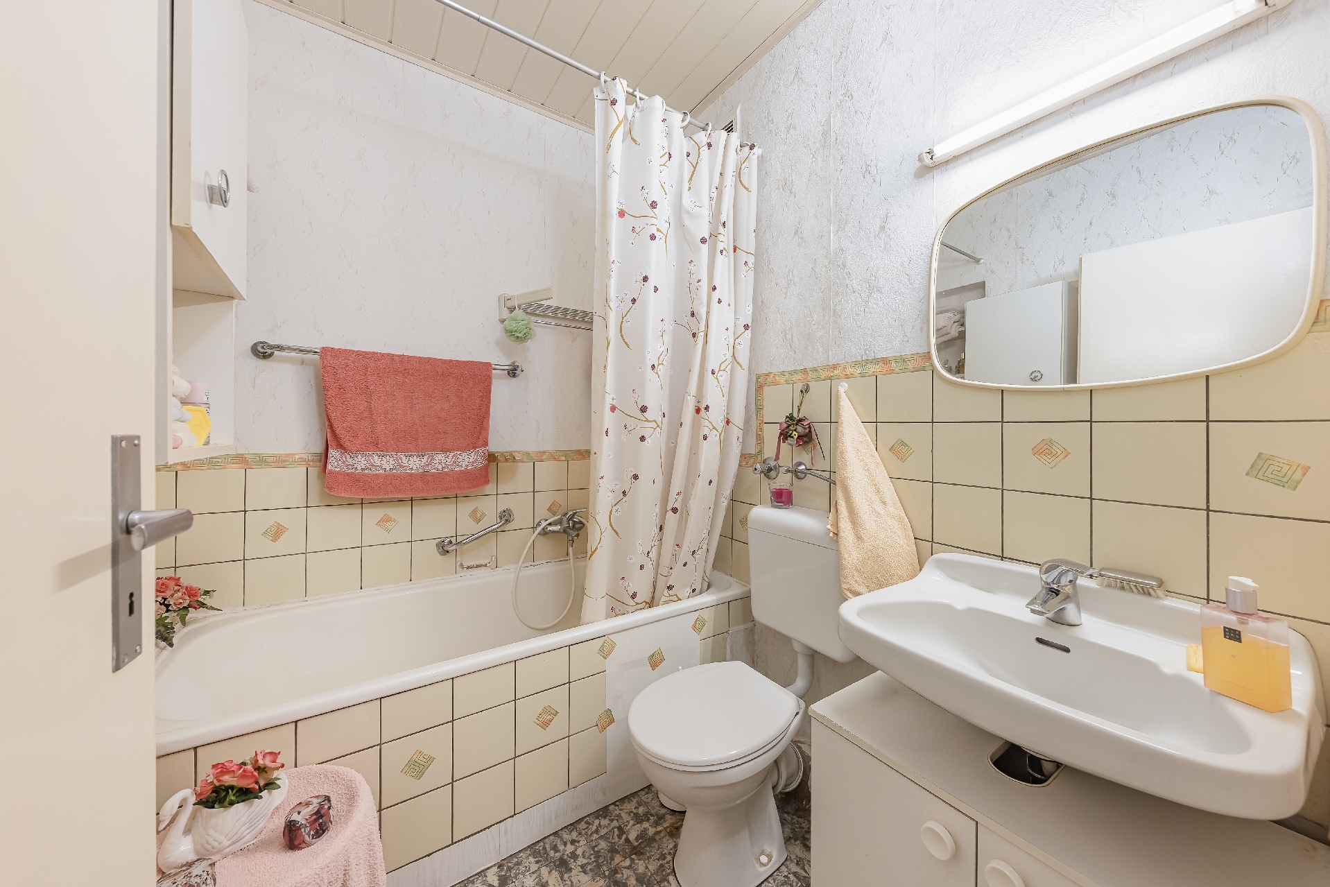 Badezimmer mit Wanne