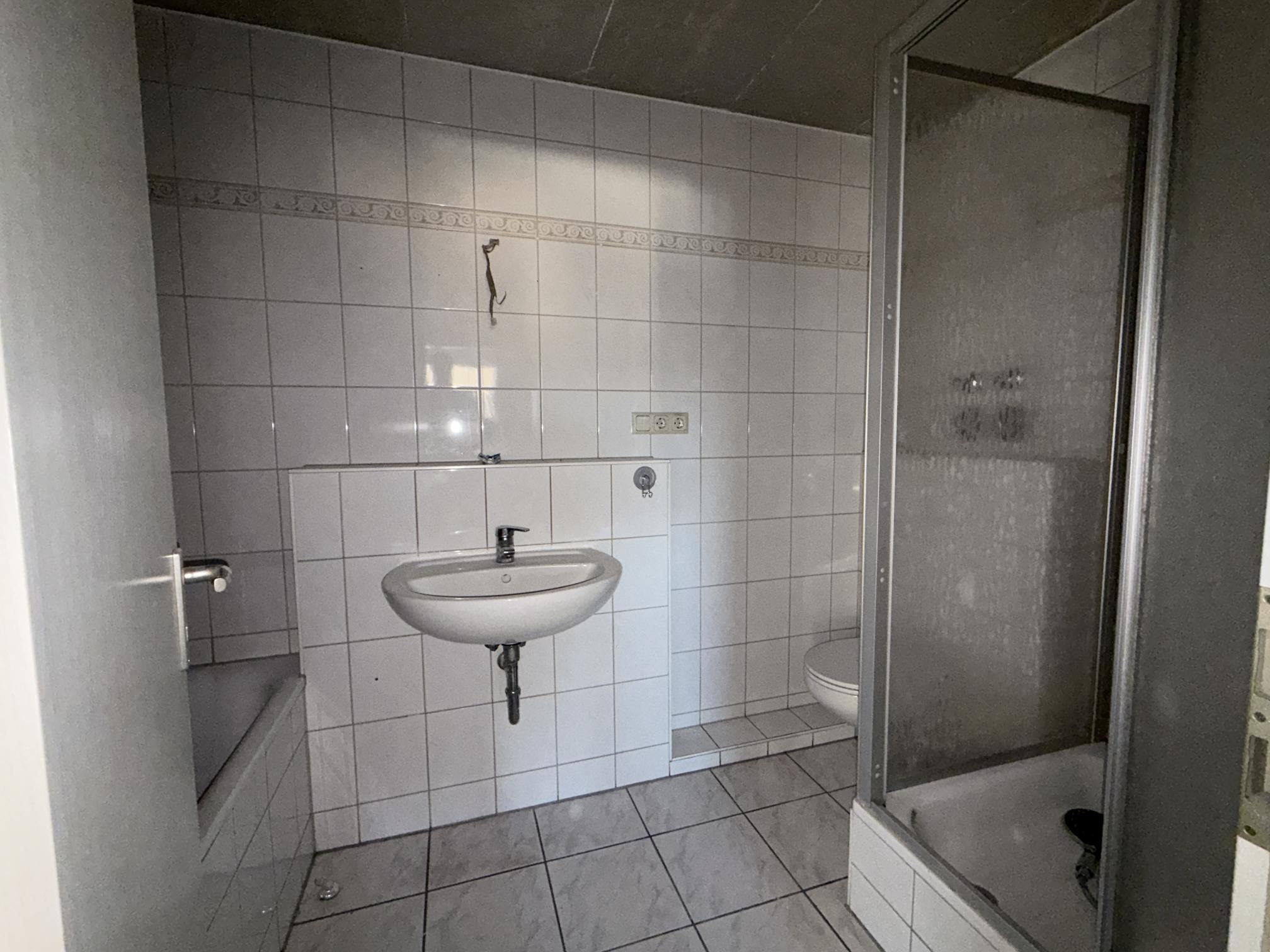 Badezimmer mit Dusche...