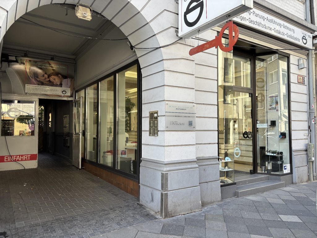 Eingang und Schaufenster