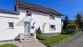 Hausansicht mit Garage