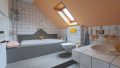 Badezimmer im DG