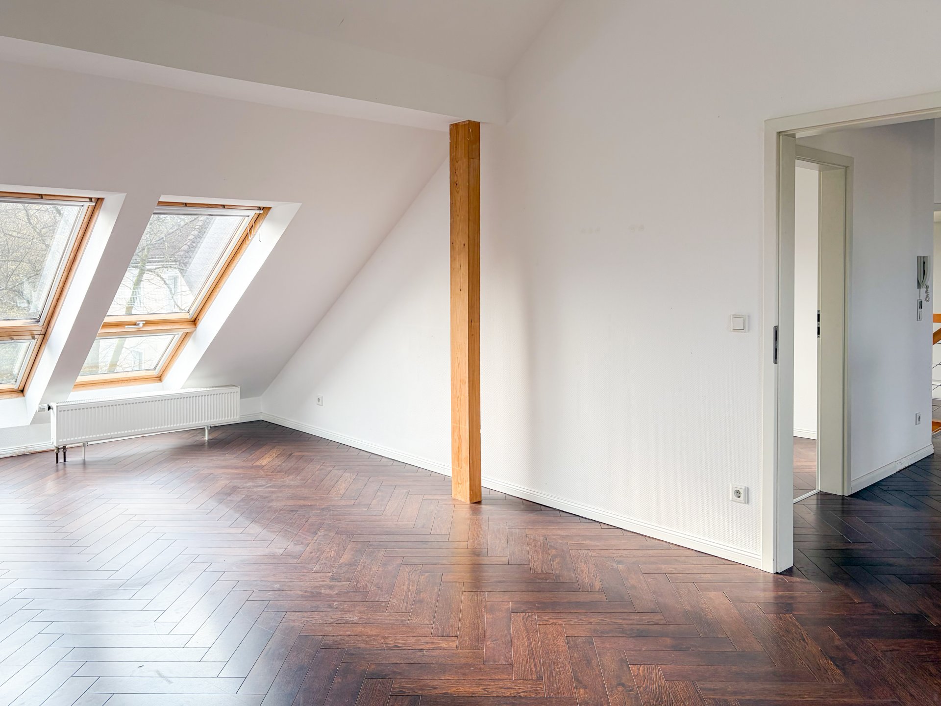 großzügiges Schlafzimmer