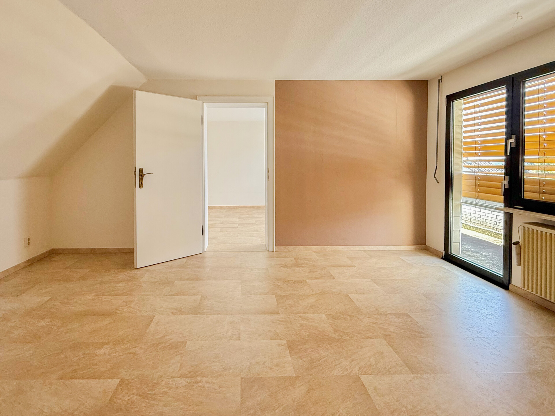Durchgangszimmer DG