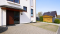 PKW- Stellplatz vor dem Haus