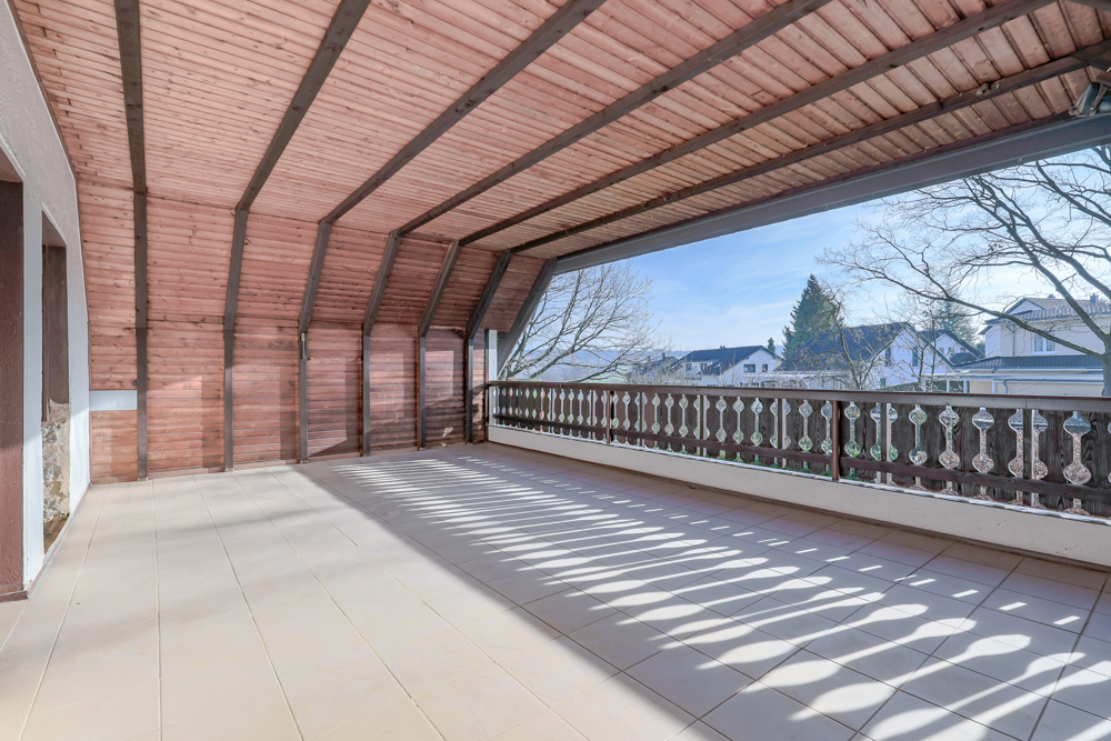 Überdachte Terrasse OG
