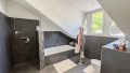 Tageslichbad mit Wanne und Dusche DG