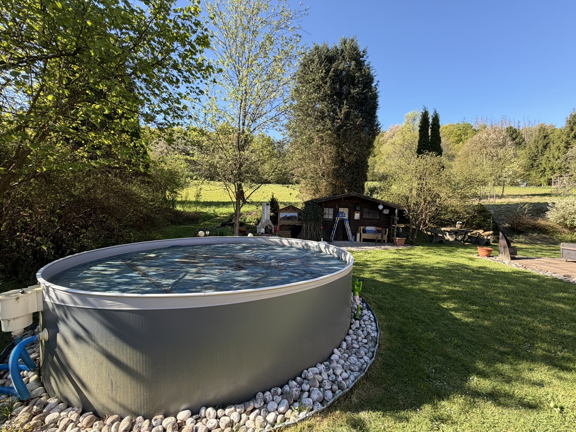 Garten mit unverbauter Aussicht