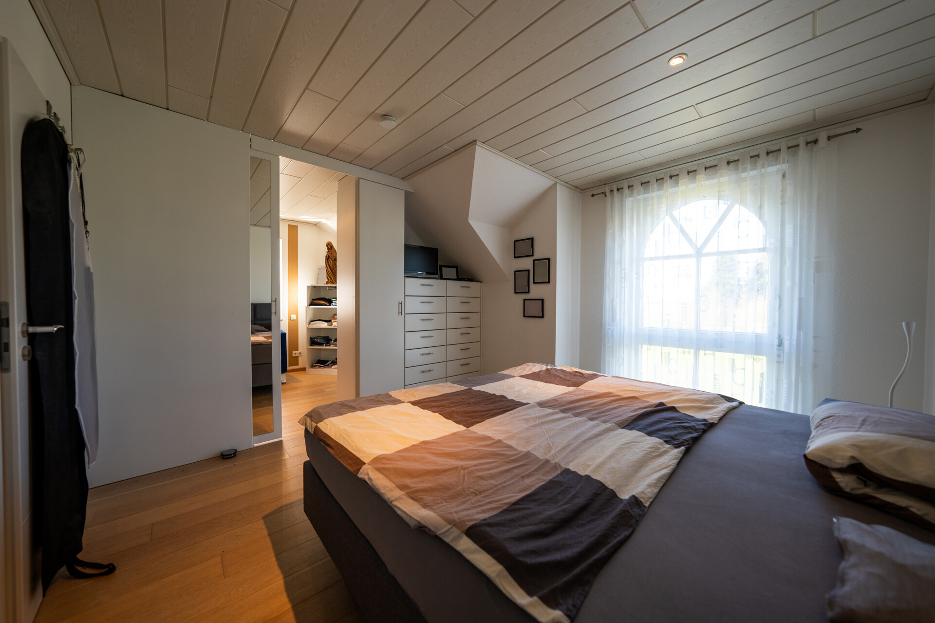 Schlafzimmer mit Ankleide