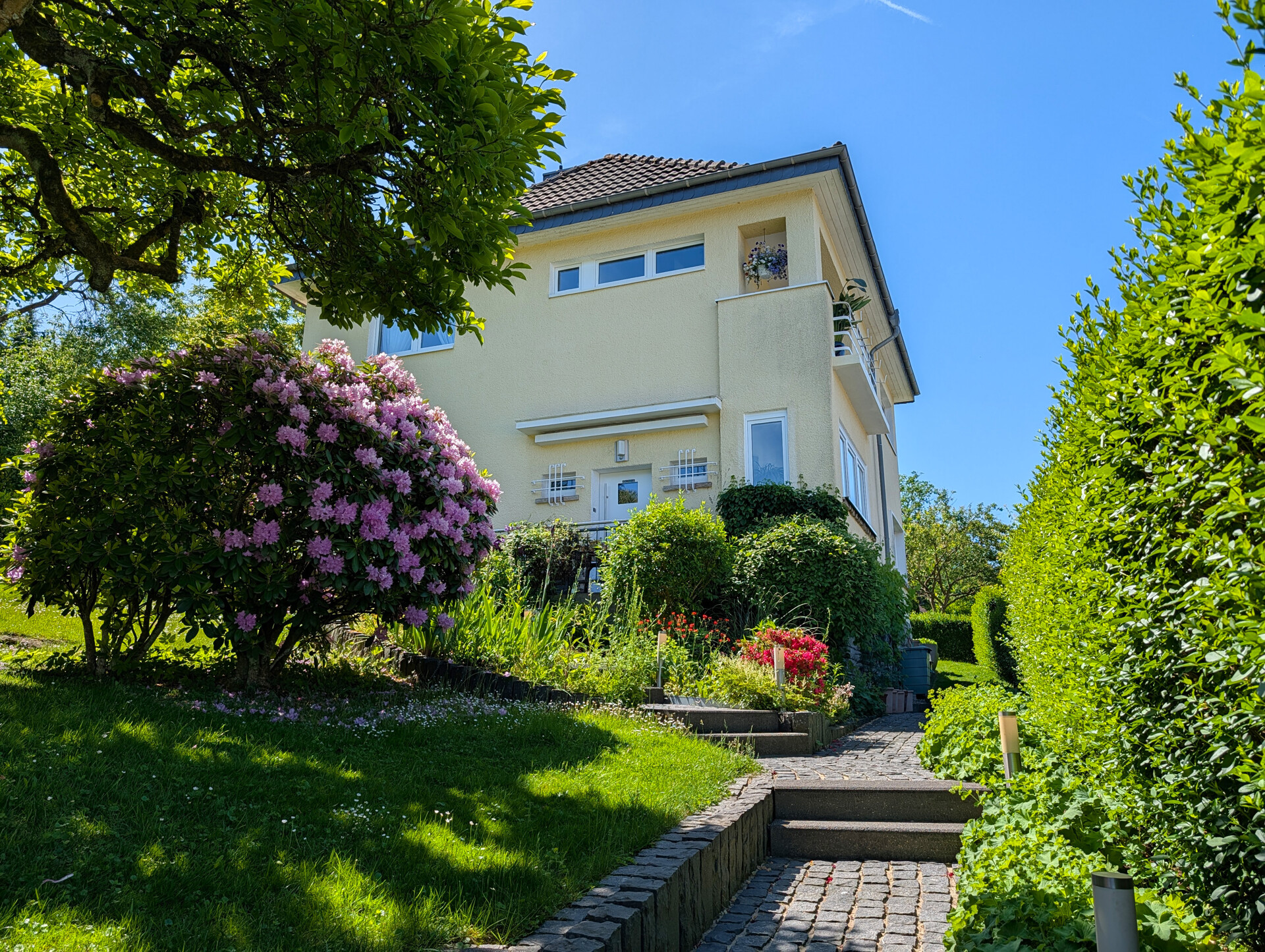 Weg zum Hauseingang