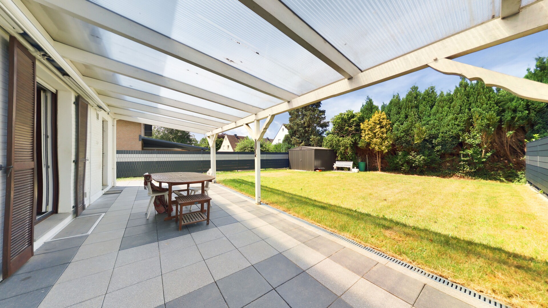 Überdachte Terrasse