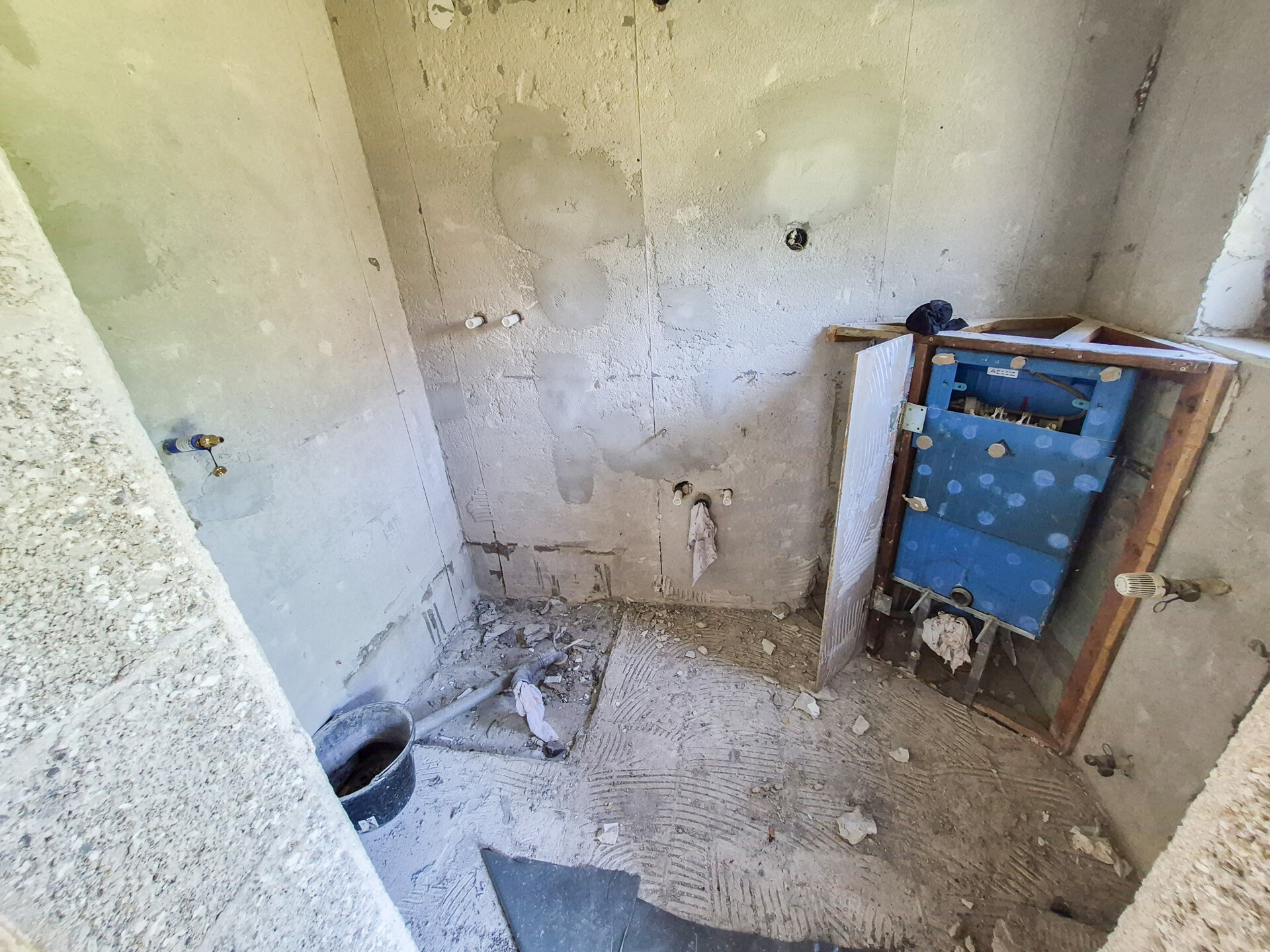Bad - Wohnung links