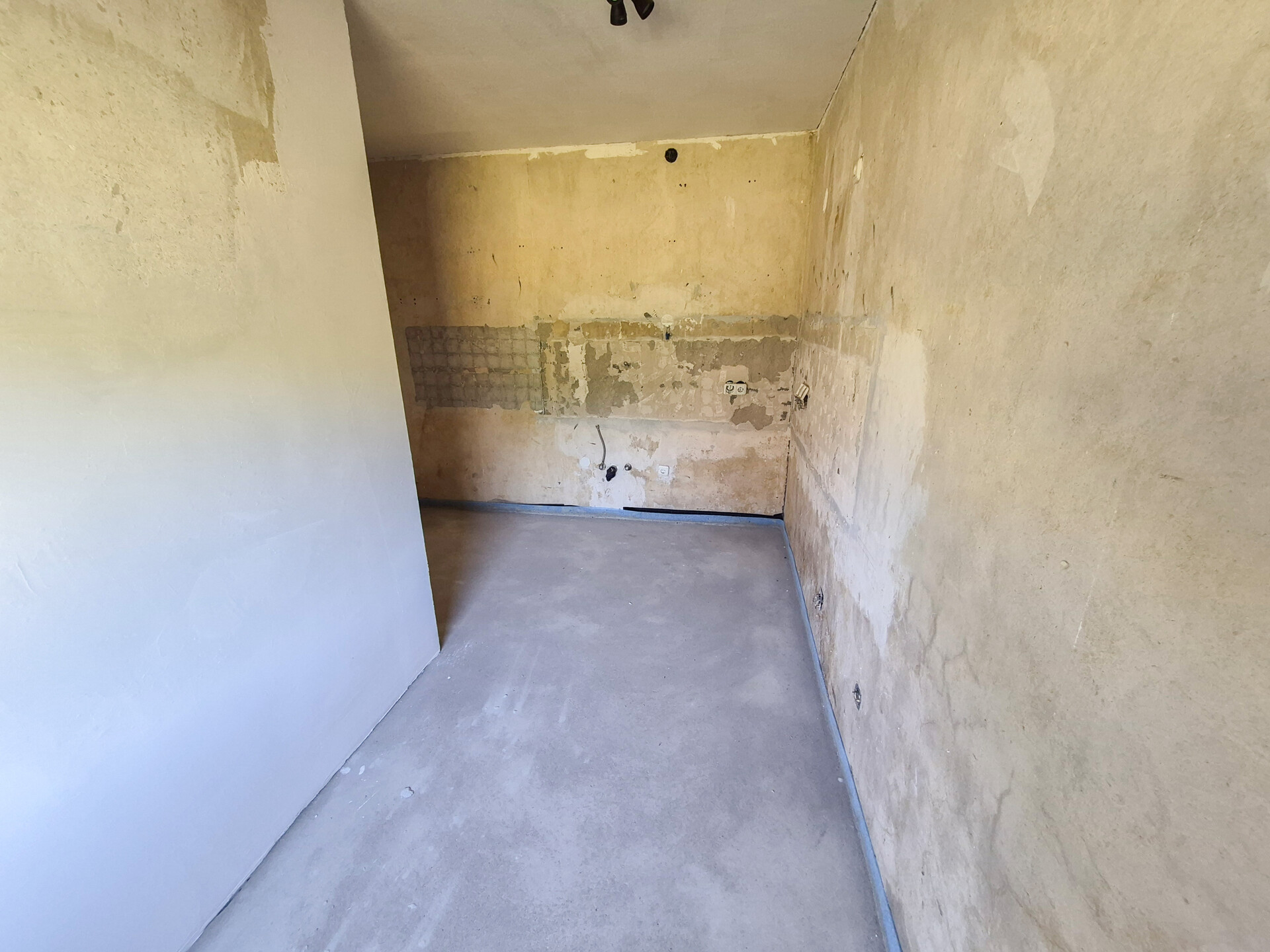Küche - Wohnung links