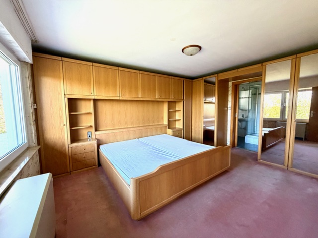 Schlafzimmer mit Bad en Suite (aktuell)