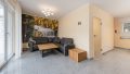 großzügiges Wohnzimmer