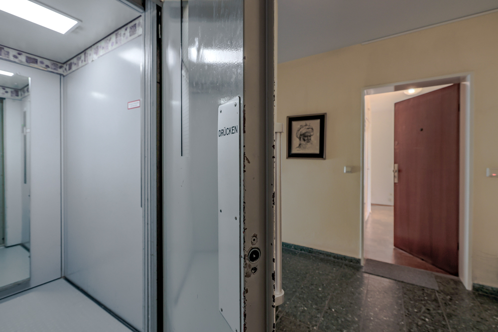Treppenhaus/Aufzug