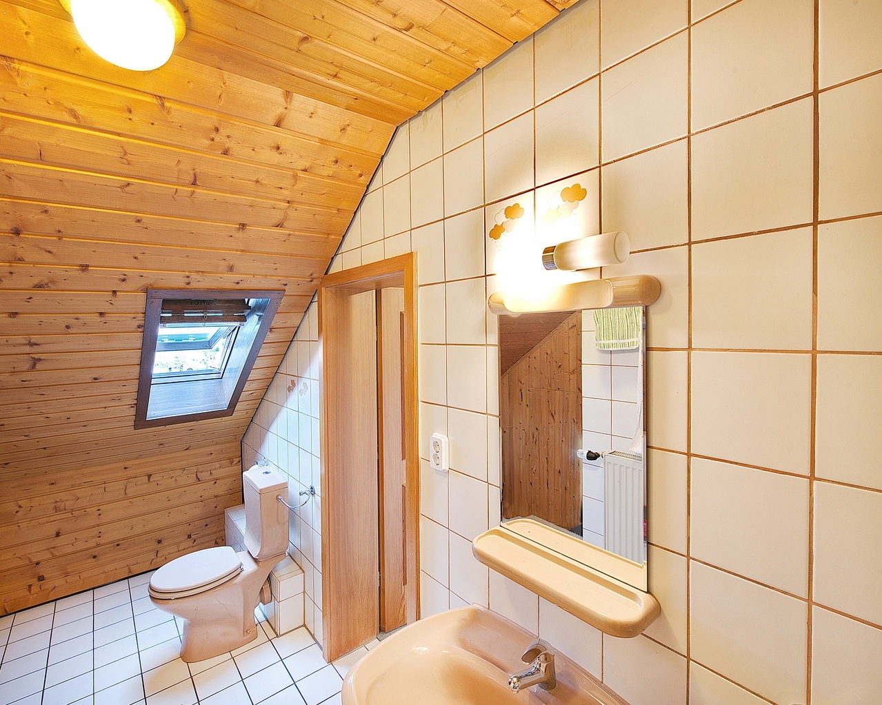 Duschbad im Dachgeschoss