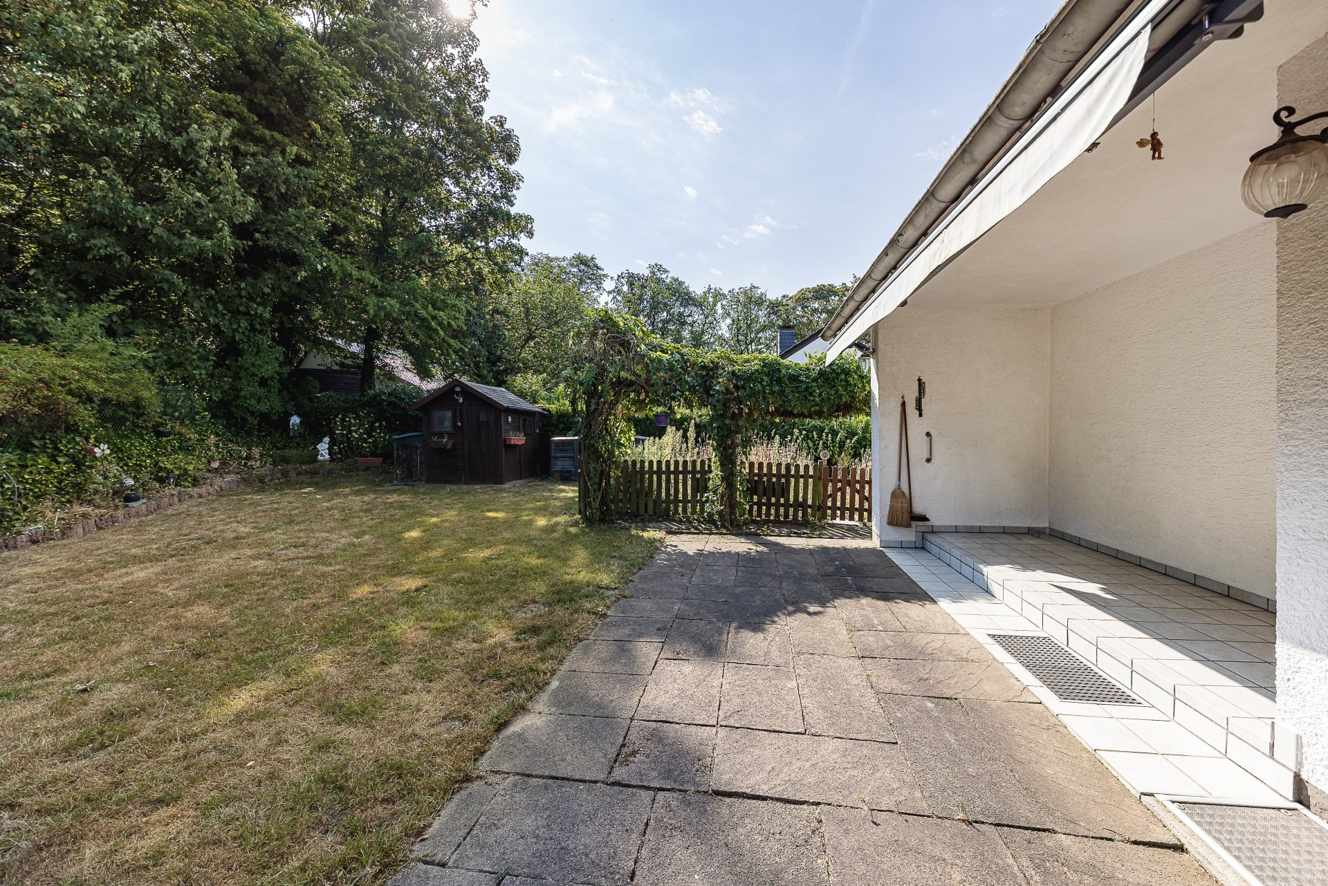 Terrasse und Gartenbereich