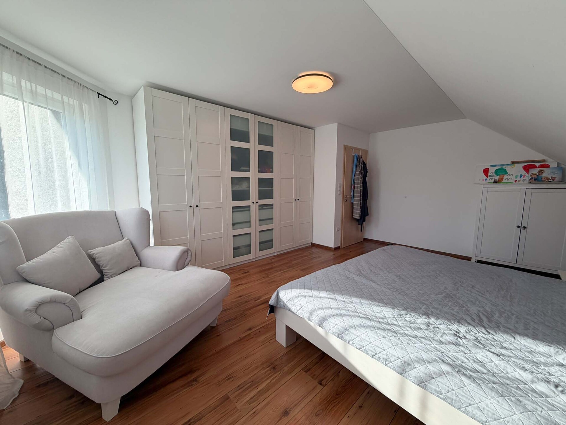 Schlafzimmer (DG)