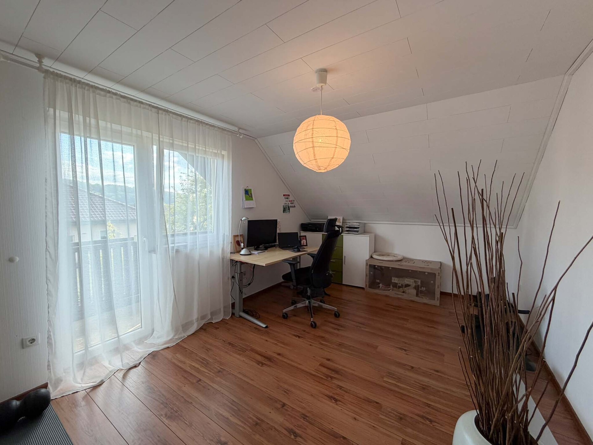 Büro (DG)