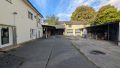 Innenhof mit Bürogebäude